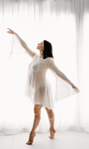 abito maternity liliim sartoria partenopea seta angelica casaccia luce naturale sartoriale made in Italy maternità pancione ballerina