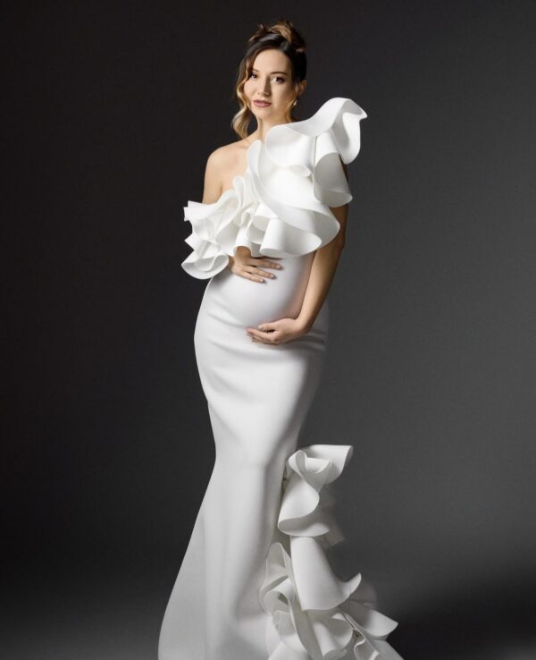 lily dress foto dobos Catalina Padova made in italy Napoli abito in tessuto tecnico 3d bianco super strech e modellante con dettaglio fiore tridimensionali