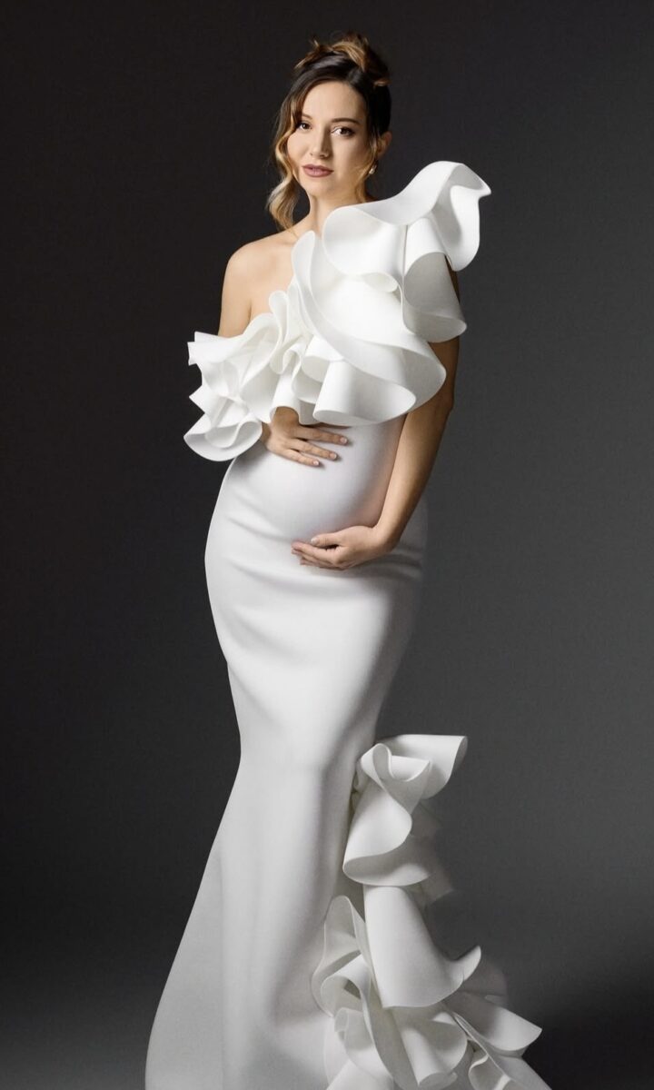 lily dress foto dobos Catalina Padova made in italy Napoli abito in tessuto tecnico 3d bianco super strech e modellante con dettaglio fiore tridimensionali