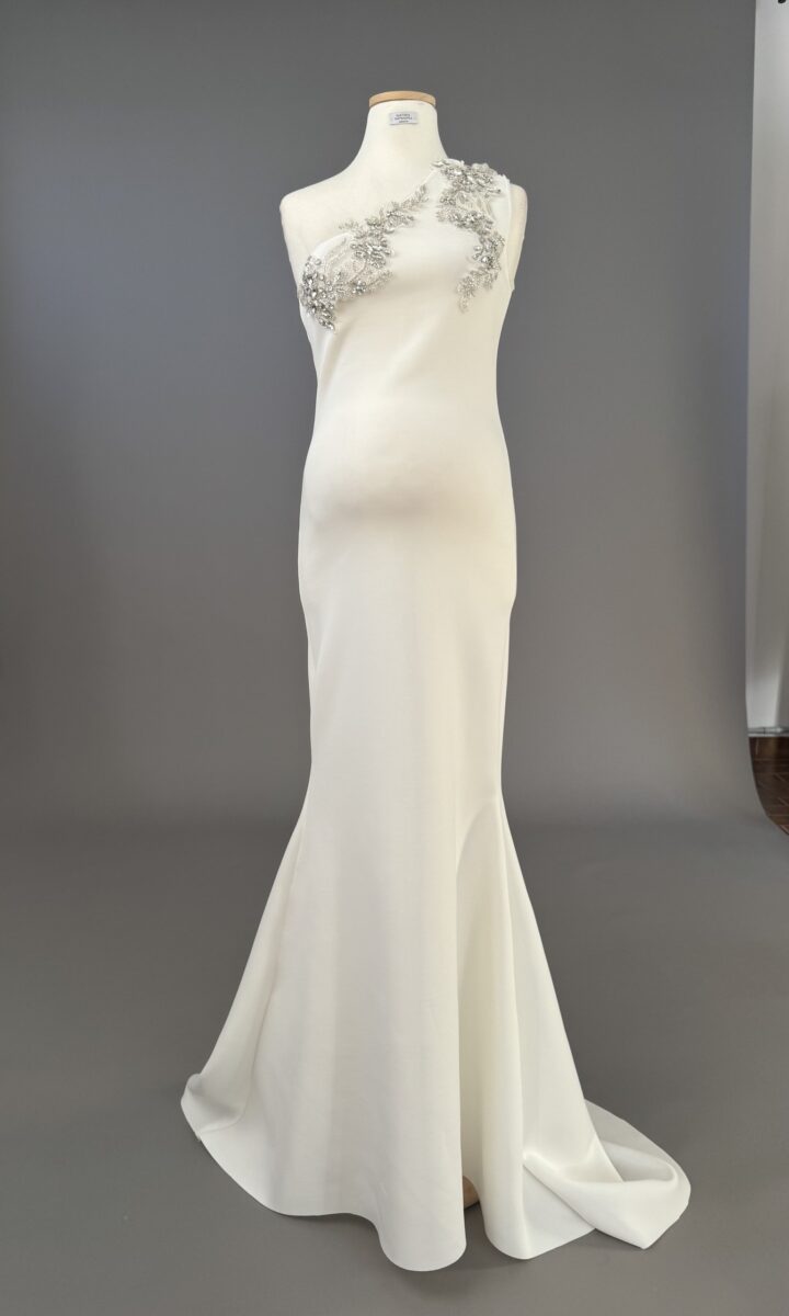 Abito maternity Lily Cristallo bianco a sirena con ricami di cristalli sul seno